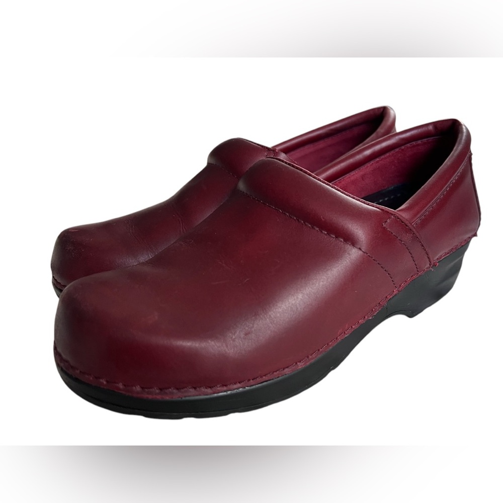 LL Bean Classic Burgundy Red Leather Slip-Ons Nursing Clogs women's Size 7.5